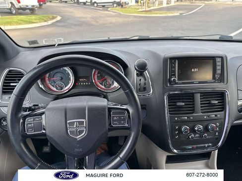 Used 2017 Dodge Grand Caravan SXT image 16