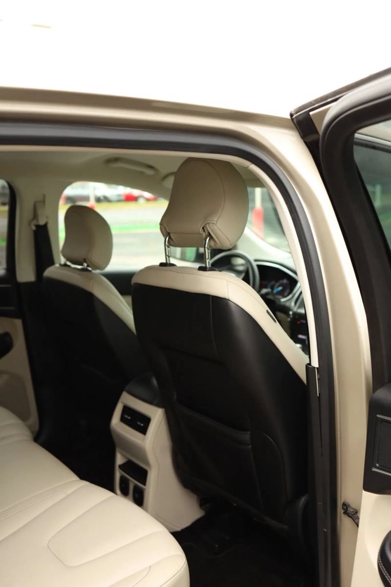 Used 2018 Ford Edge Titanium w/ Ford Safe & Smart Package AWD/4WD image 44