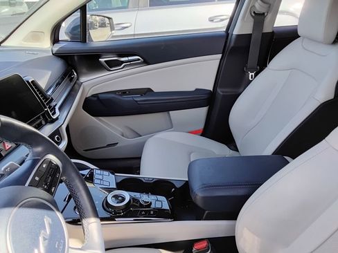 Used 2023 Kia Sportage EX image 7