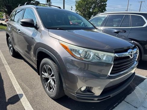 Used 2016 Toyota Highlander XLE AWD/4WD image 4