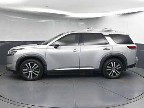 Certified 2023 Nissan Pathfinder Platinum w/ Cargo Package AWD/4WD image 4