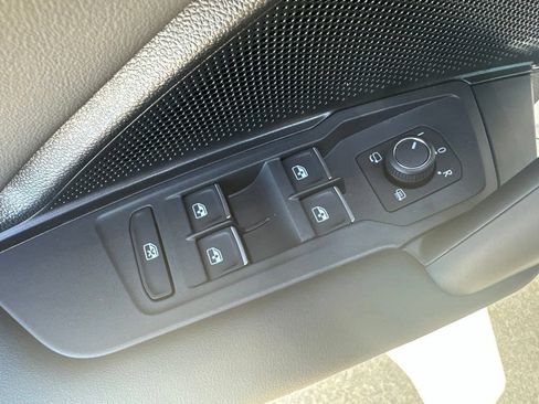 New 2026 Volkswagen Tiguan SEL R-Line AWD/4WD image 11