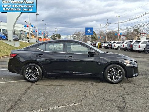 Used 2025 Nissan Sentra SV image 8