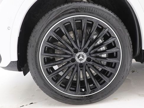 Used 2025 Mercedes-Benz GLC 300 4MATIC image 11