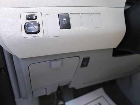 Used 2014 Toyota Sienna LE FWD image 13