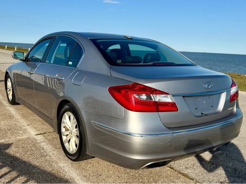 Used 2012 Hyundai Genesis 3.8 image 7