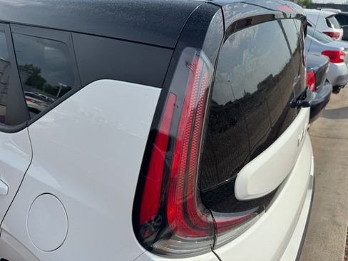 Used 2024 Kia Soul S FWD image 7
