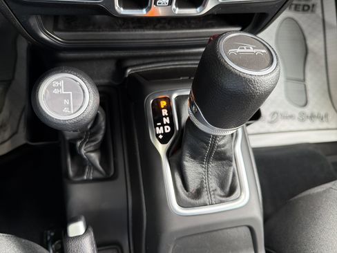 Used 2024 Jeep Gladiator Sport AWD/4WD image 23