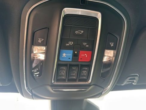 Used 2022 Jeep Wagoneer Series III w/ Premium Group I AWD/4WD image 24