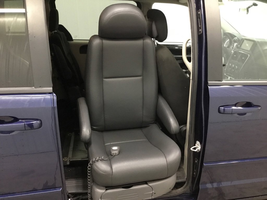 Used 2017 Dodge Grand Caravan SE w/ Power Window Group FWD image 16