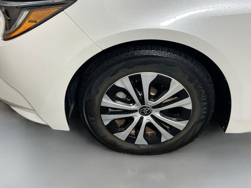 Used 2022 Toyota Corolla LE FWD image 13