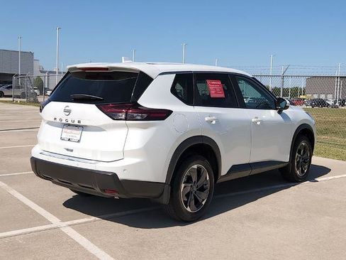 Certified 2025 Nissan Rogue SV image 5