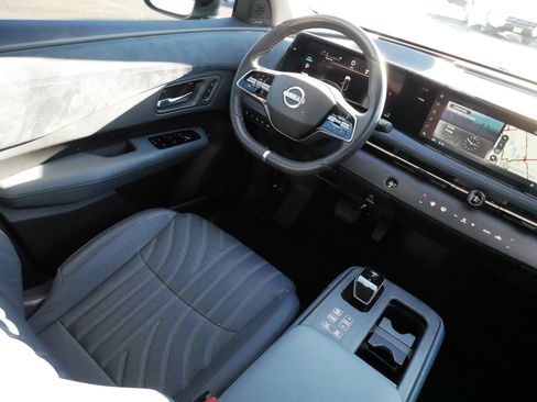 Used 2023 Nissan Ariya image 9