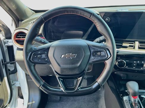 Used 2026 Chevrolet Trax RS w/ Sunroof Package FWD image 11