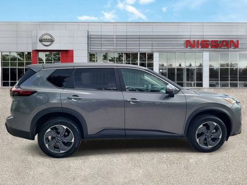 Certified 2025 Nissan Rogue SV FWD image 3