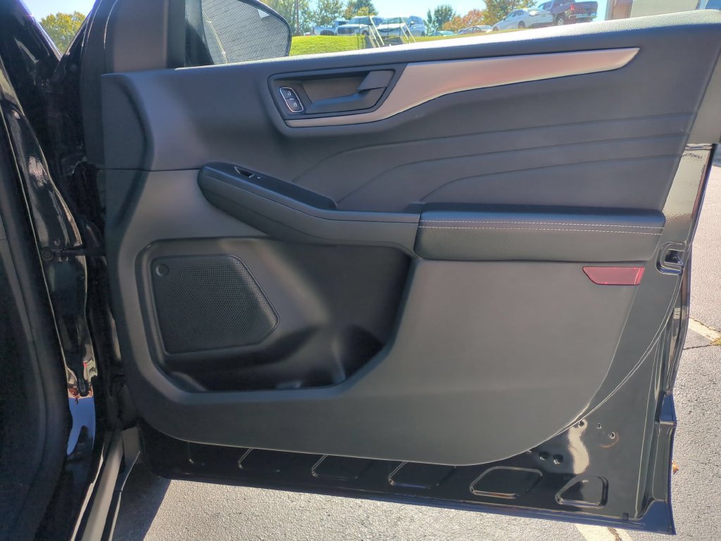 Used 2025 Ford Escape Active AWD/4WD image 29