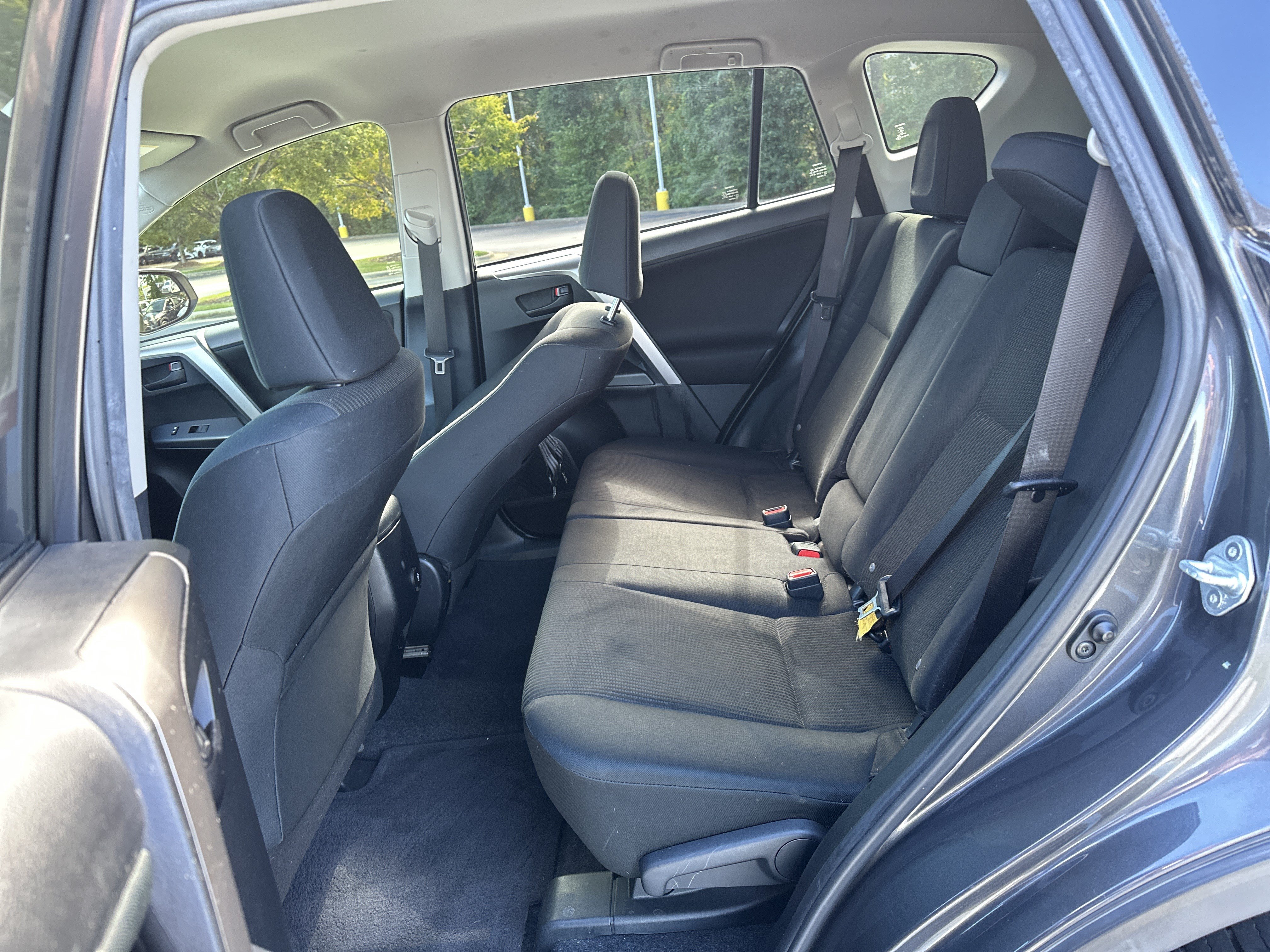 Used 2017 Toyota RAV4 LE FWD image 31