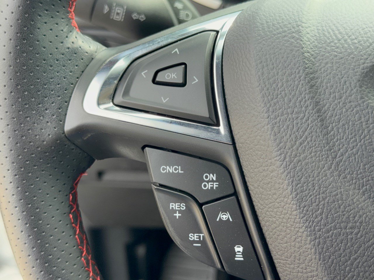 Used 2021 Ford Edge ST-Line FWD image 18
