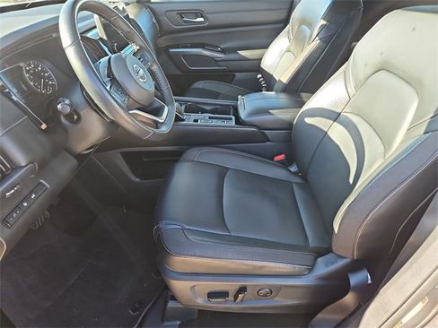 Used 2023 Nissan Pathfinder SL image 19