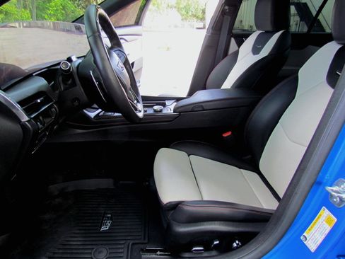 Used 2025 Cadillac CT5 V RWD image 37