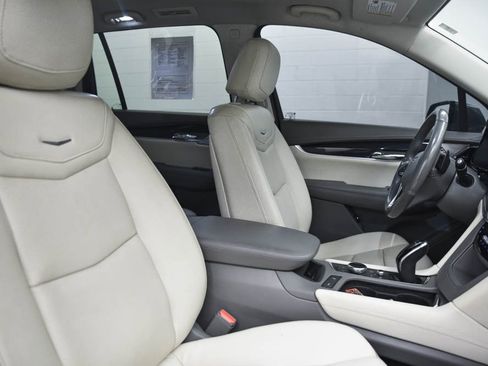 Used 2022 Cadillac XT6 Premium Luxury image 14
