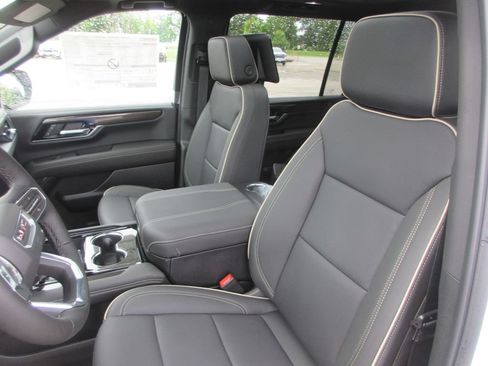 New 2026 GMC Yukon XL Elevation w/ Elevation Premium Package AWD/4WD image 11