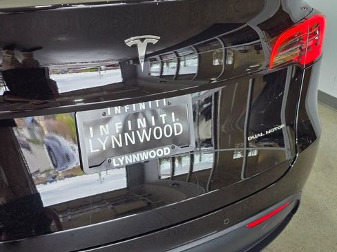 Used 2022 Tesla Model Y Long Range AWD/4WD image 26
