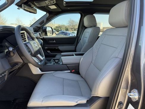 Used 2025 Toyota Tundra Limited image 28