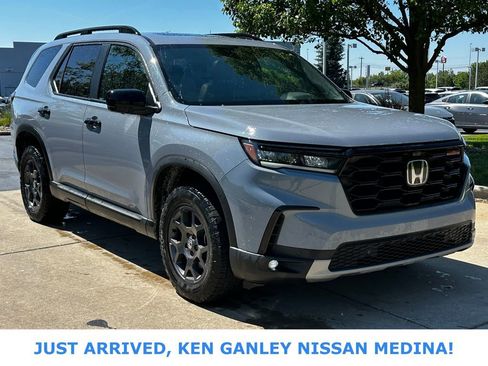 Used 2023 Honda Pilot TrailSport image 1