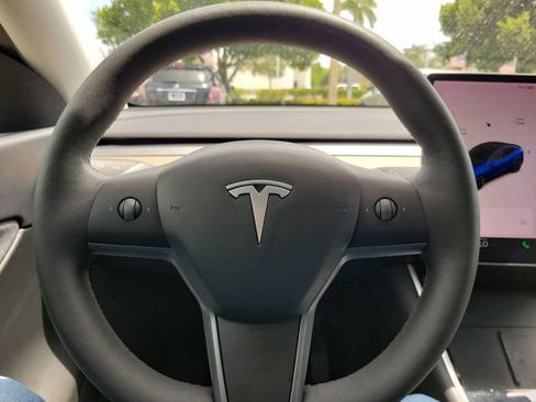 Used 2021 Tesla Model Y Long Range AWD/4WD image 21