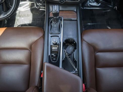 Used 2021 Volvo XC60 T5 Momentum w/ Advanced Package image 27