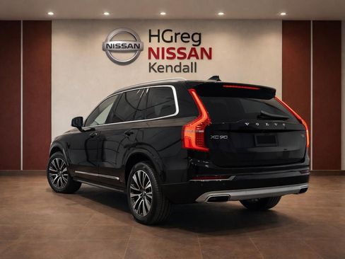 Used 2020 Volvo XC90 T5 Momentum w/ Protection Package Premier image 9