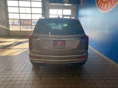 Used 2023 Cadillac XT6 Premium Luxury image 21