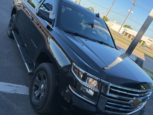 Used 2016 Chevrolet Suburban LT image 2