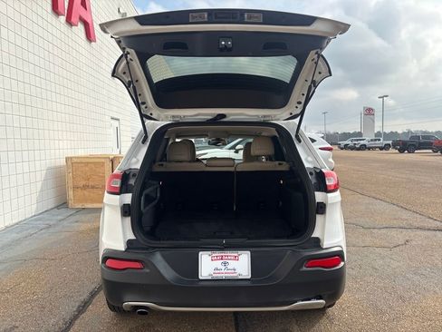 Used 2016 Jeep Cherokee Limited image 29