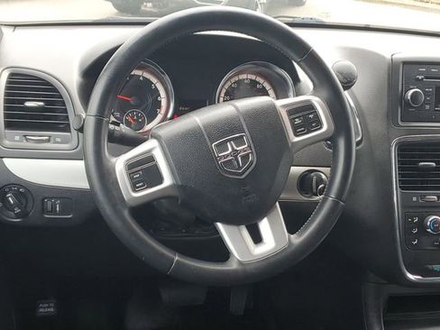 Used 2016 Dodge Grand Caravan SXT FWD image 10