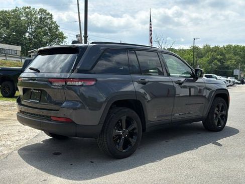 Certified 2023 Jeep Grand Cherokee Limited w/ Black Appearance Package AWD/4WD image 6
