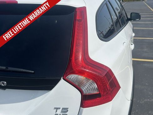 Used 2017 Volvo V60 T5 Cross Country Platinum AWD/4WD image 12