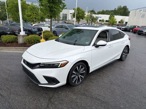 Used 2024 Honda Civic EX-L image 3