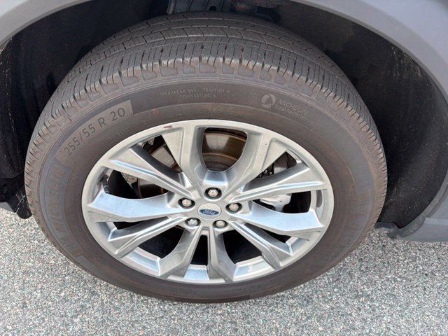 Certified 2022 Ford Explorer XLT w/ Equipment Group 202A AWD/4WD image 9