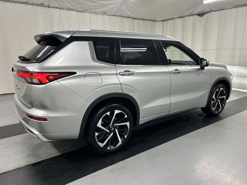 Used 2023 Mitsubishi Outlander SEL AWD/4WD image 2