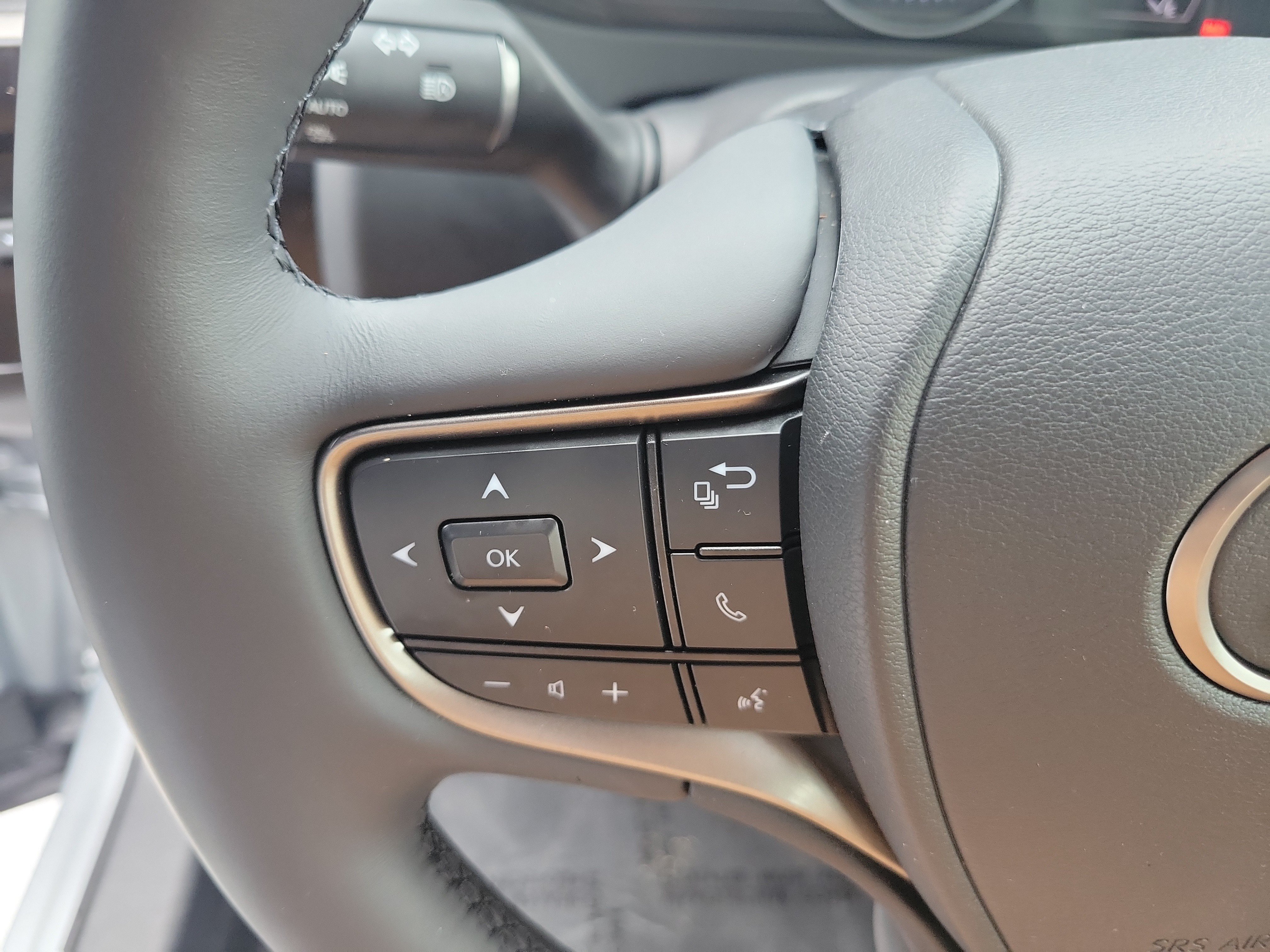Used 2024 Lexus UX 250h FWD w/ Premium Package image 26