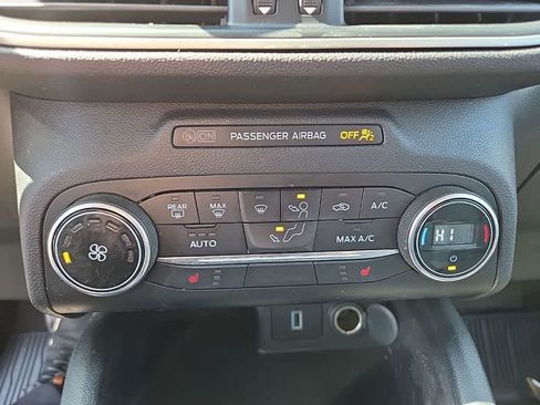 Used 2020 Ford Escape SE image 21