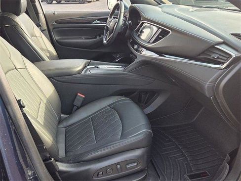 Certified 2023 Buick Enclave Avenir w/ Avenir Technology Package image 17