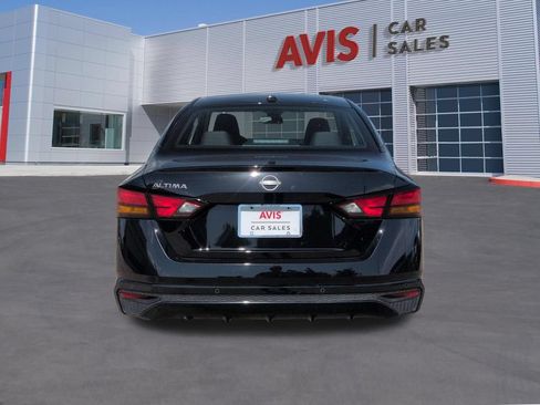 Used 2025 Nissan Altima 2.5 SV FWD image 7