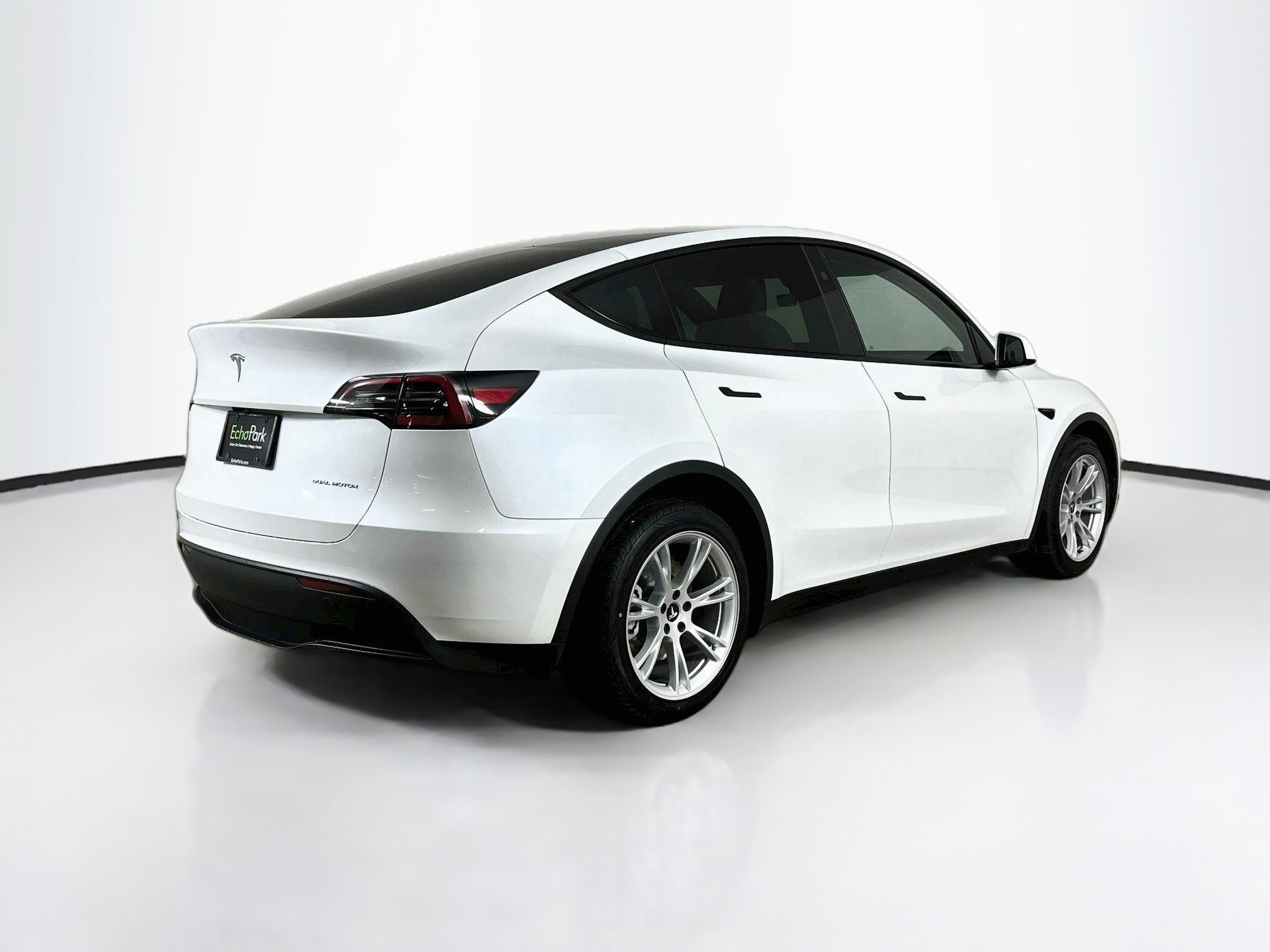 Used 2024 Tesla Model Y Long Range AWD/4WD image 9
