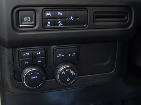 Used 2023 Chevrolet Suburban Premier AWD/4WD image 20