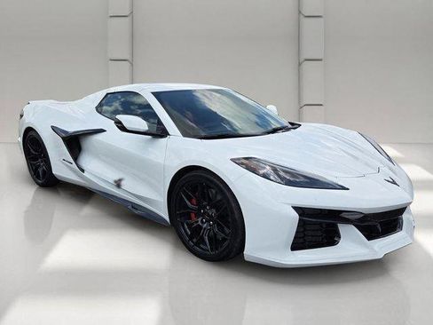 Used 2024 Chevrolet Corvette Z06 RWD image 3