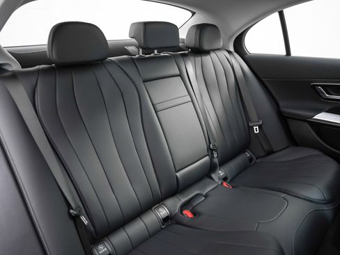 New 2026 Mercedes-Benz E 350 4MATIC Sedan image 10