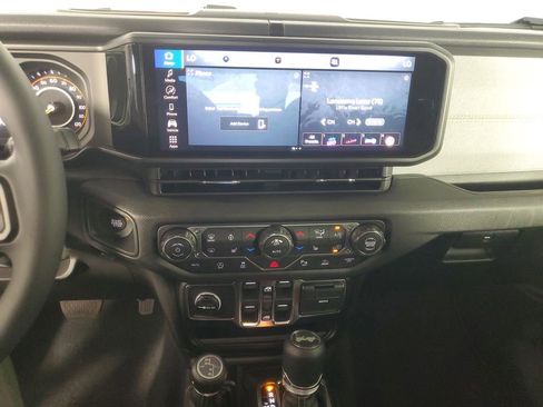 Used 2026 Jeep Wrangler Unlimited Sport AWD/4WD image 16